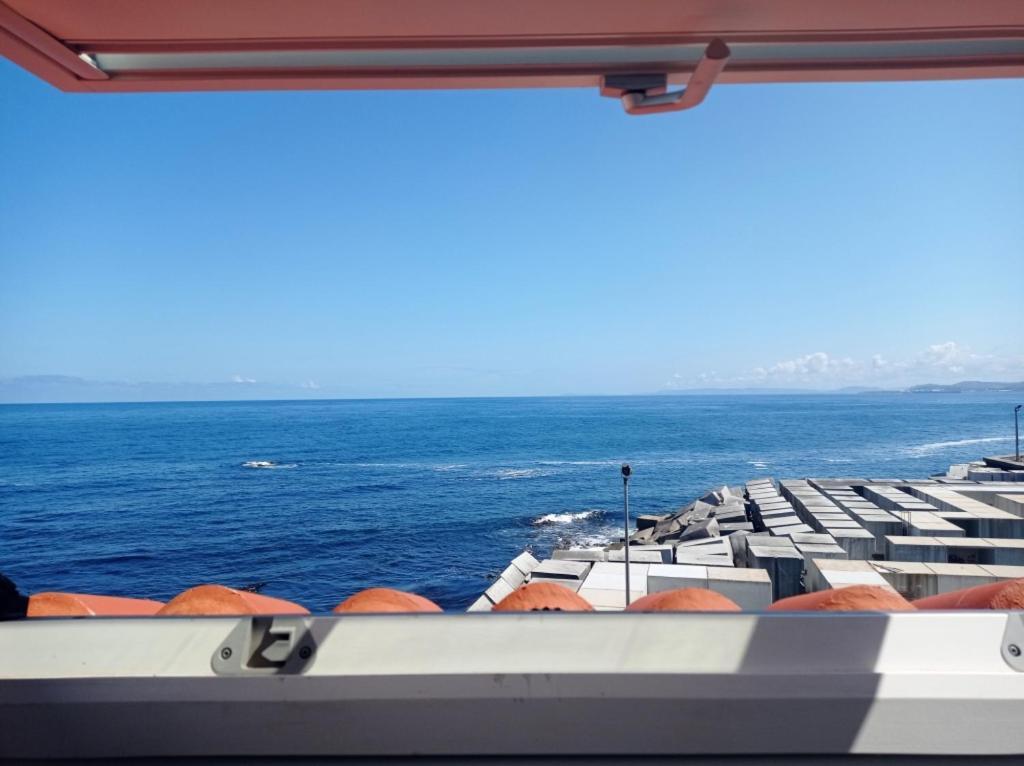 Vila Marina. Casa Marinera Con Terraza Sobre El Mar En Caion Cayón Kültér fotó